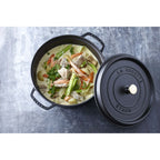 Cocotte ronde Staub de 7 pintes (environ 7,6 litres) en noir mat