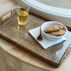 Plateau rectangulaire en rotin de 21 pouces avec insert en verre