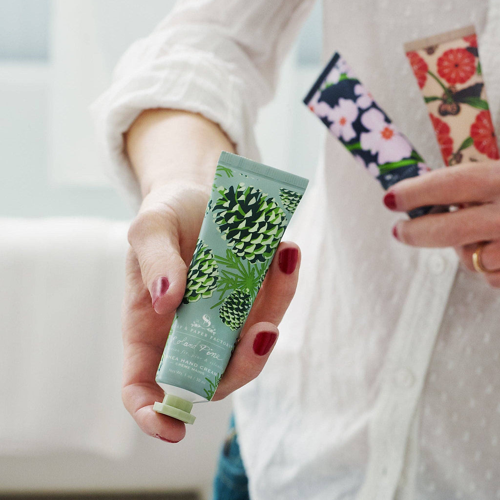 Crème pour les mains au beurre de karité et au pin Roland