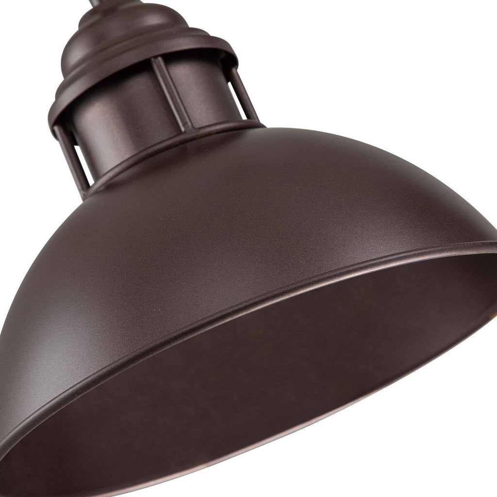 Suspension à trois lumières de style industriel/ferme, en métal, finition bronze huilé, pour îlot de cuisine.