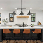 Suspension à trois lumières de style industriel/ferme, en métal, finition bronze huilé, pour îlot de cuisine.