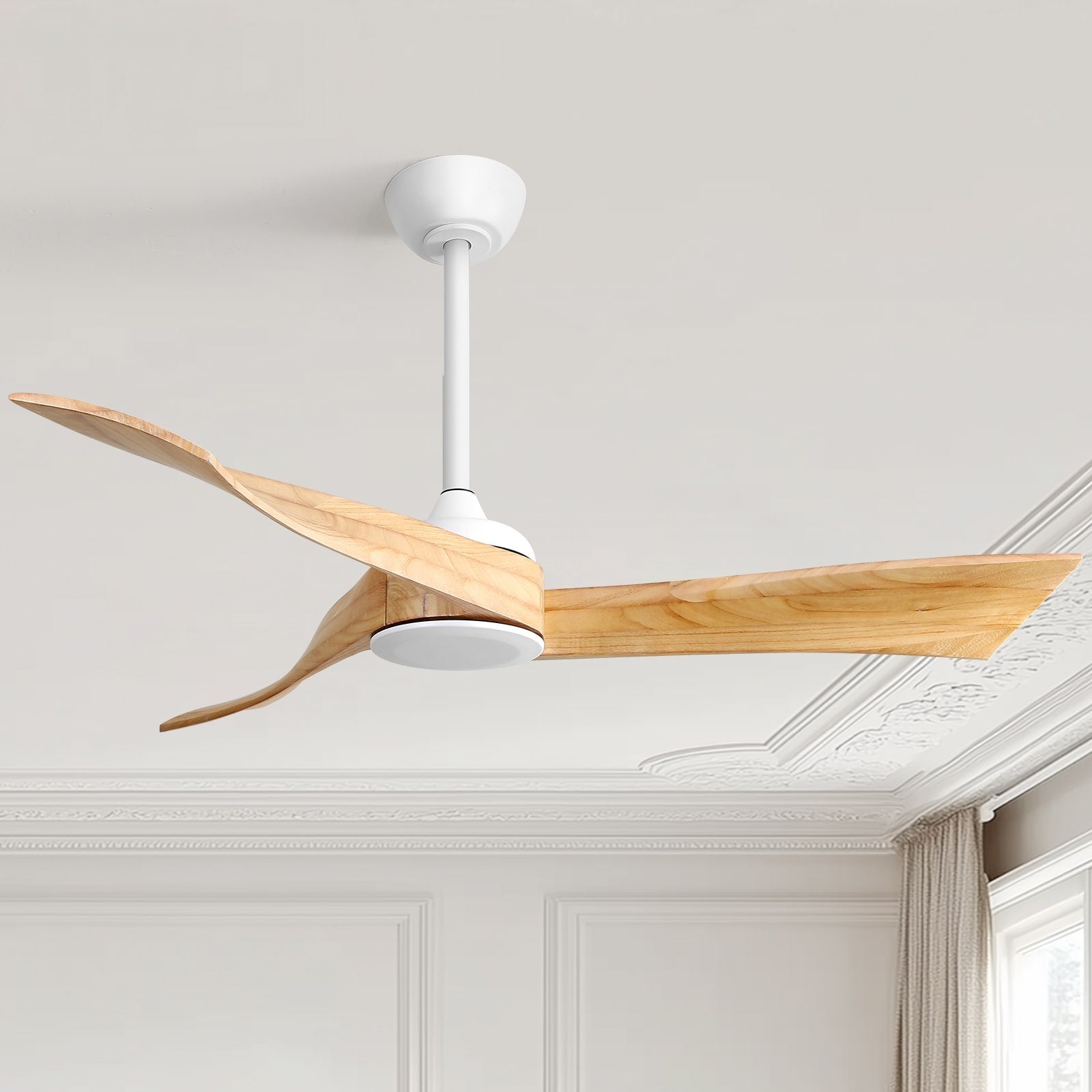 Ventilateur de plafond moderne de 132 cm (52 ​​pouces) en bois massif et ABS avec télécommande (sans éclairage), 6 vitesses de ventilation et flux d'air réversible.