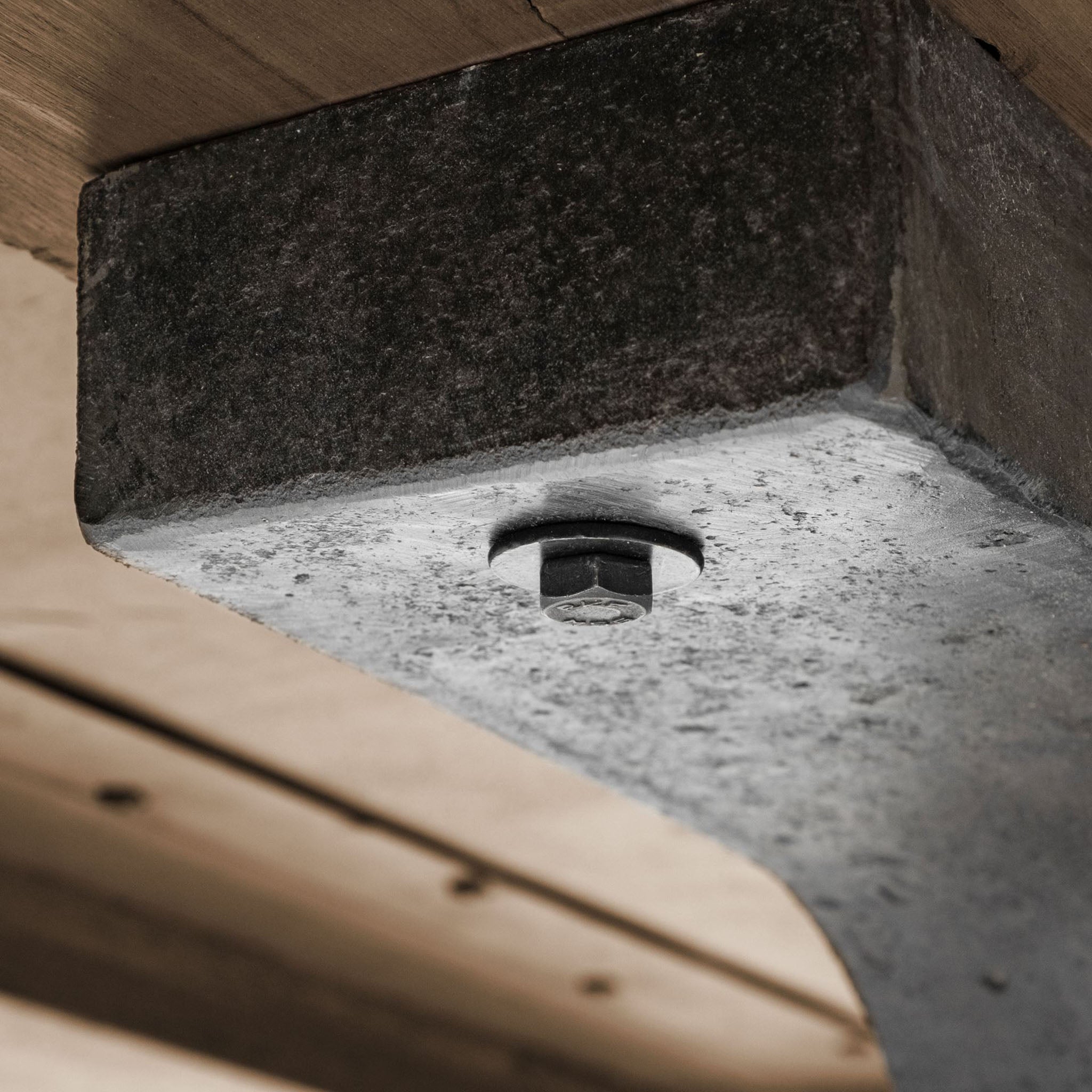 Table de salle à manger à tréteaux Axel en bois et fer