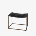 Tabouret Little Stallion avec sangle en cuir noir