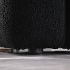 Canapé 3 places luxueux en bouclette couleur guimauve (84,3 cm) avec 2 coussins carrés décoratifs et accoudoirs carrés.