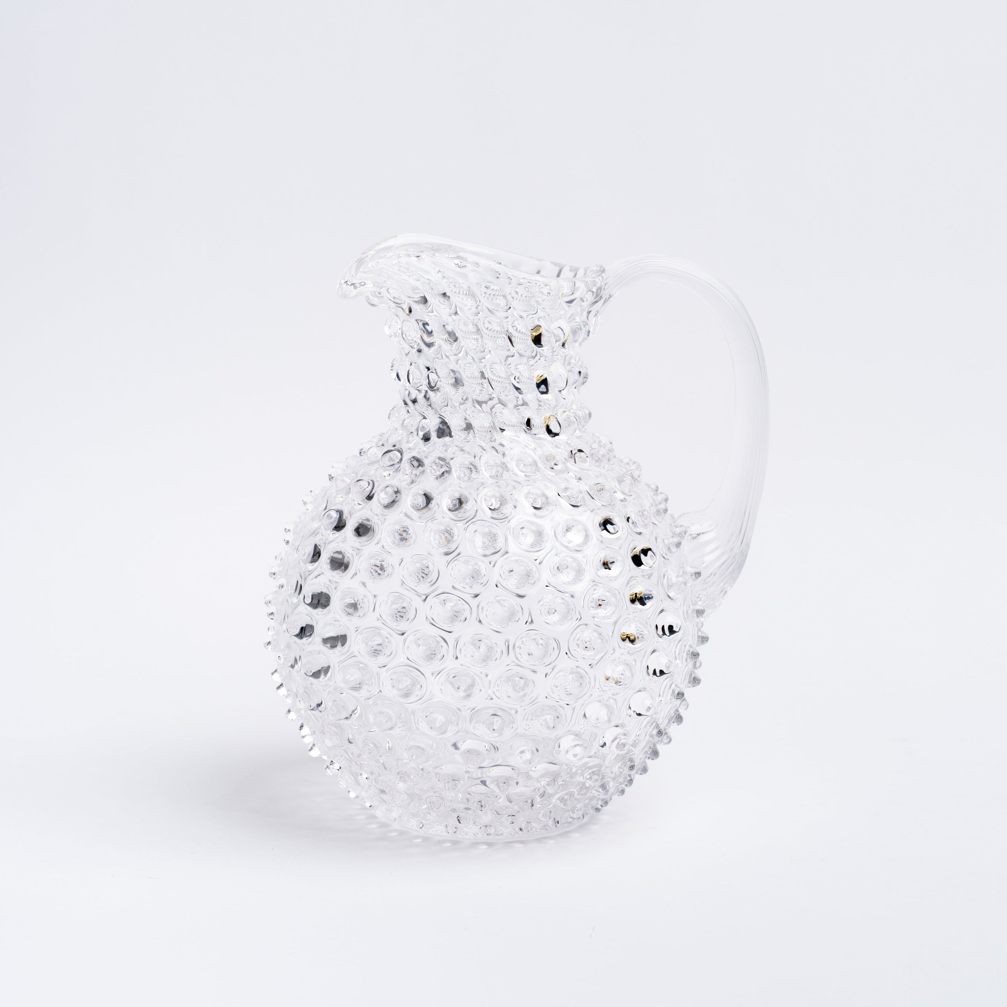 Pichet en verre transparent à motif de clous