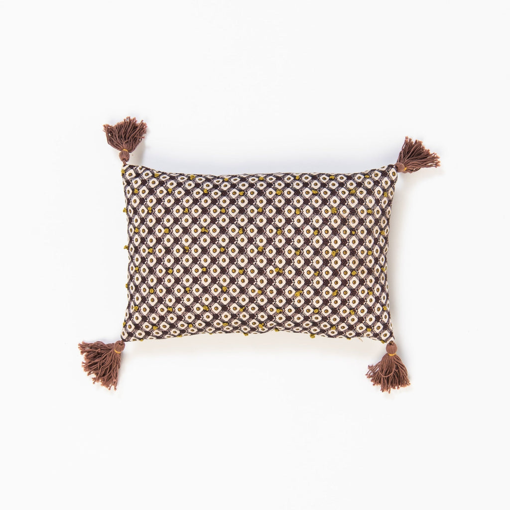 Petit coussin lombaire à pompons et nœuds français