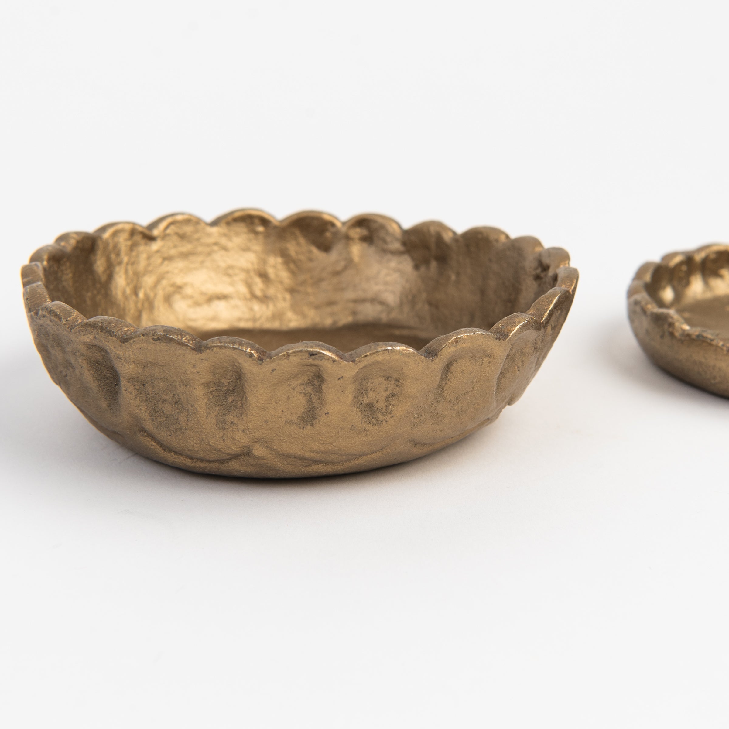 Lot de 2 vidoirs en fer festonné