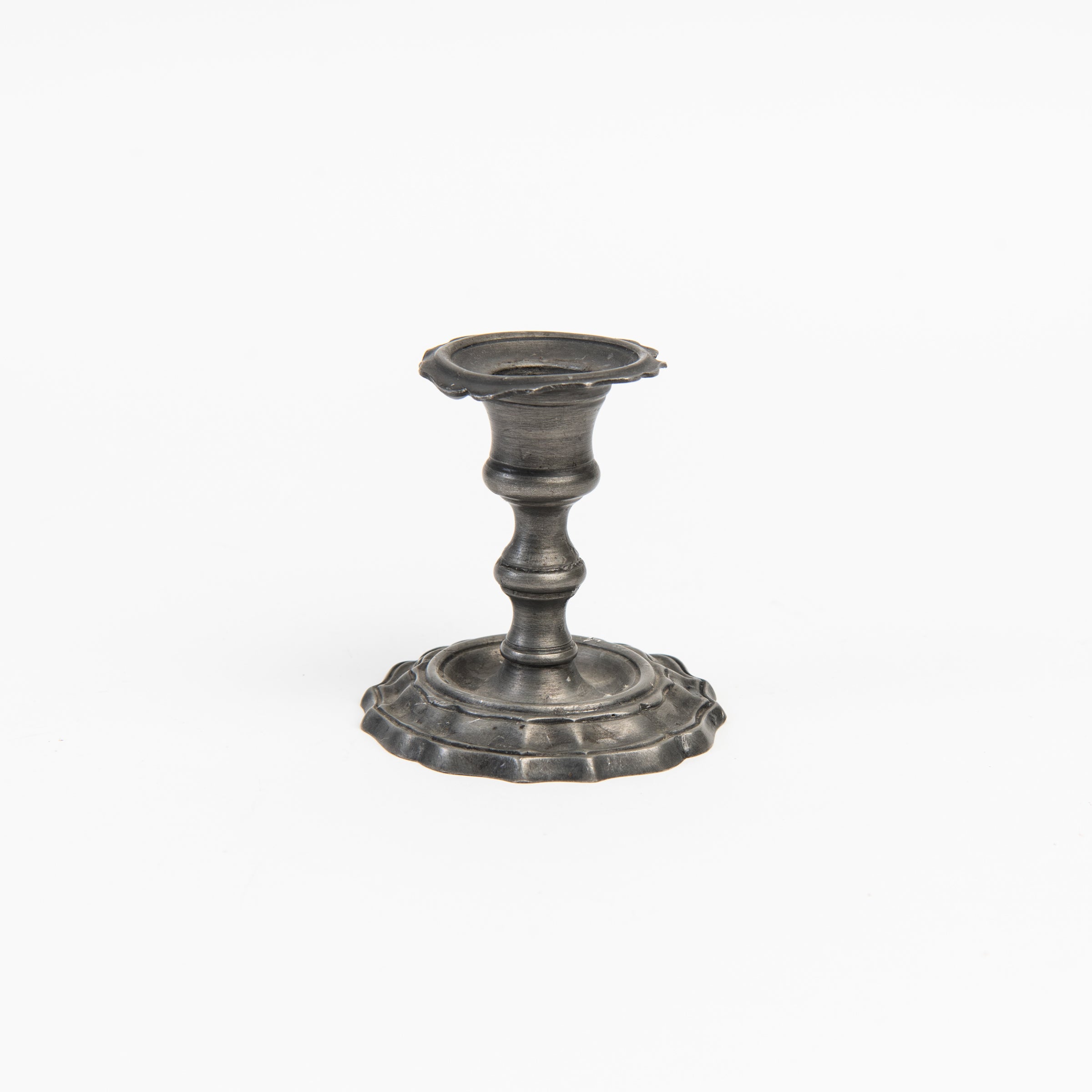 chandelier court vintage en étain