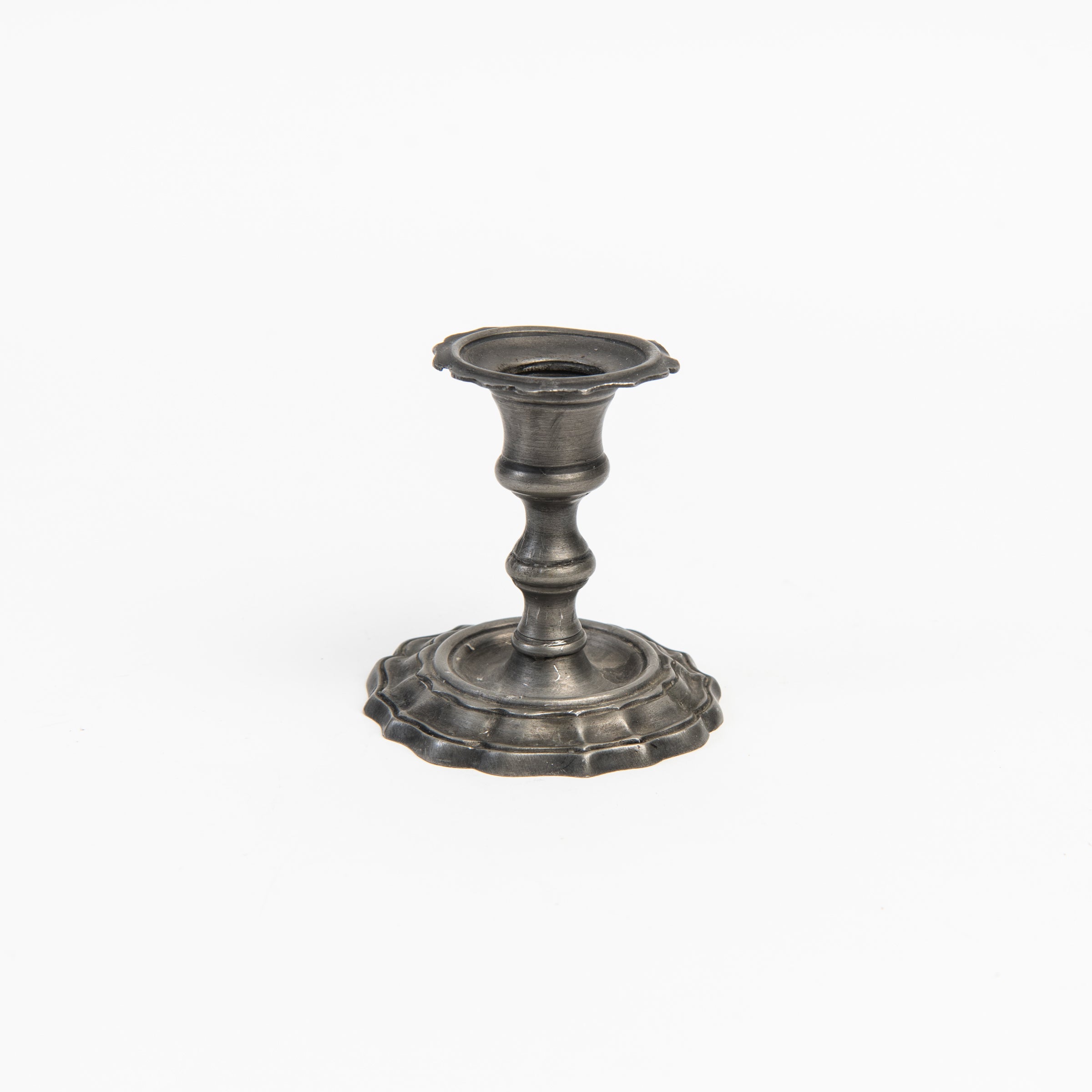 chandelier court vintage en étain