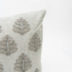 Coussin Orchard couleur brouillard, 16 x 24