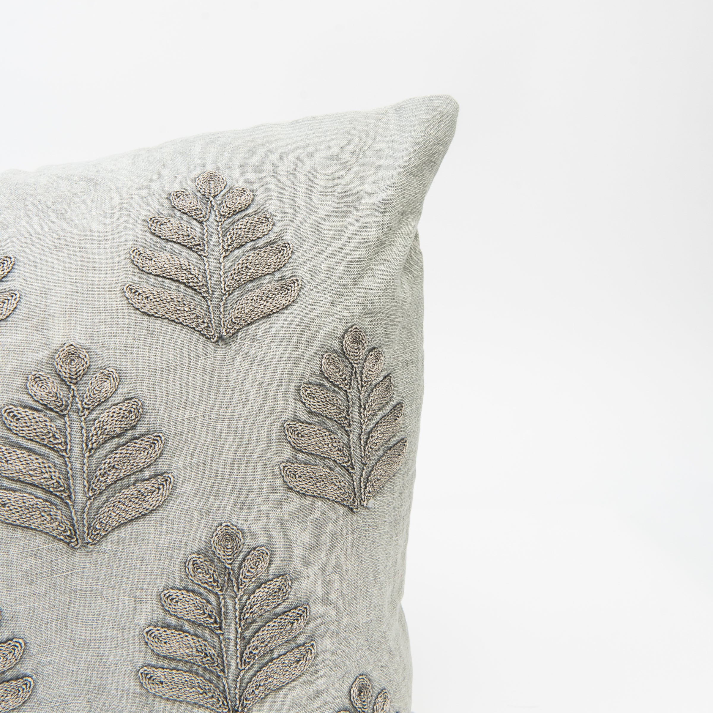 Coussin Orchard couleur brouillard, 16 x 24