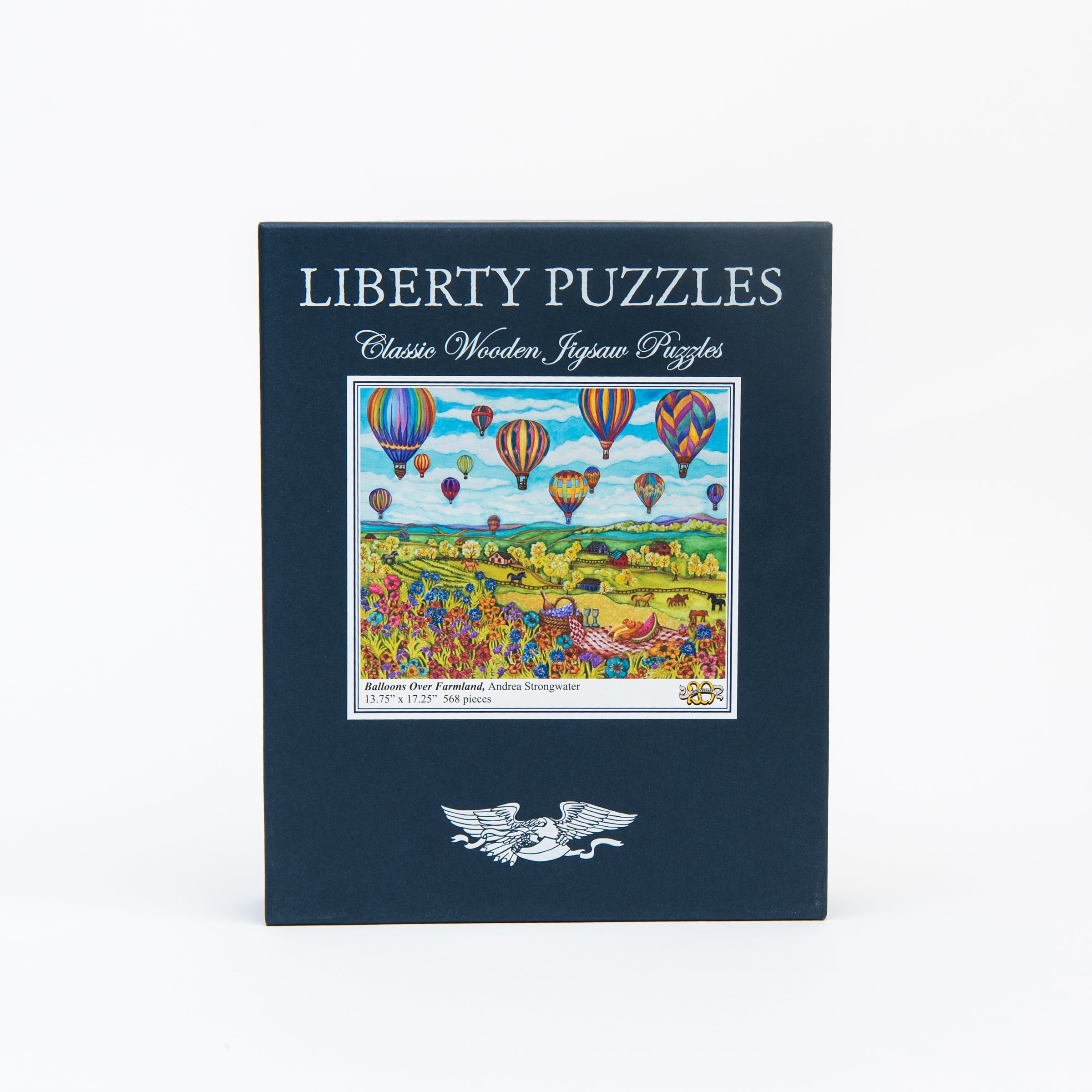 Ballons puzzle de la Liberté au-dessus des terres agricoles