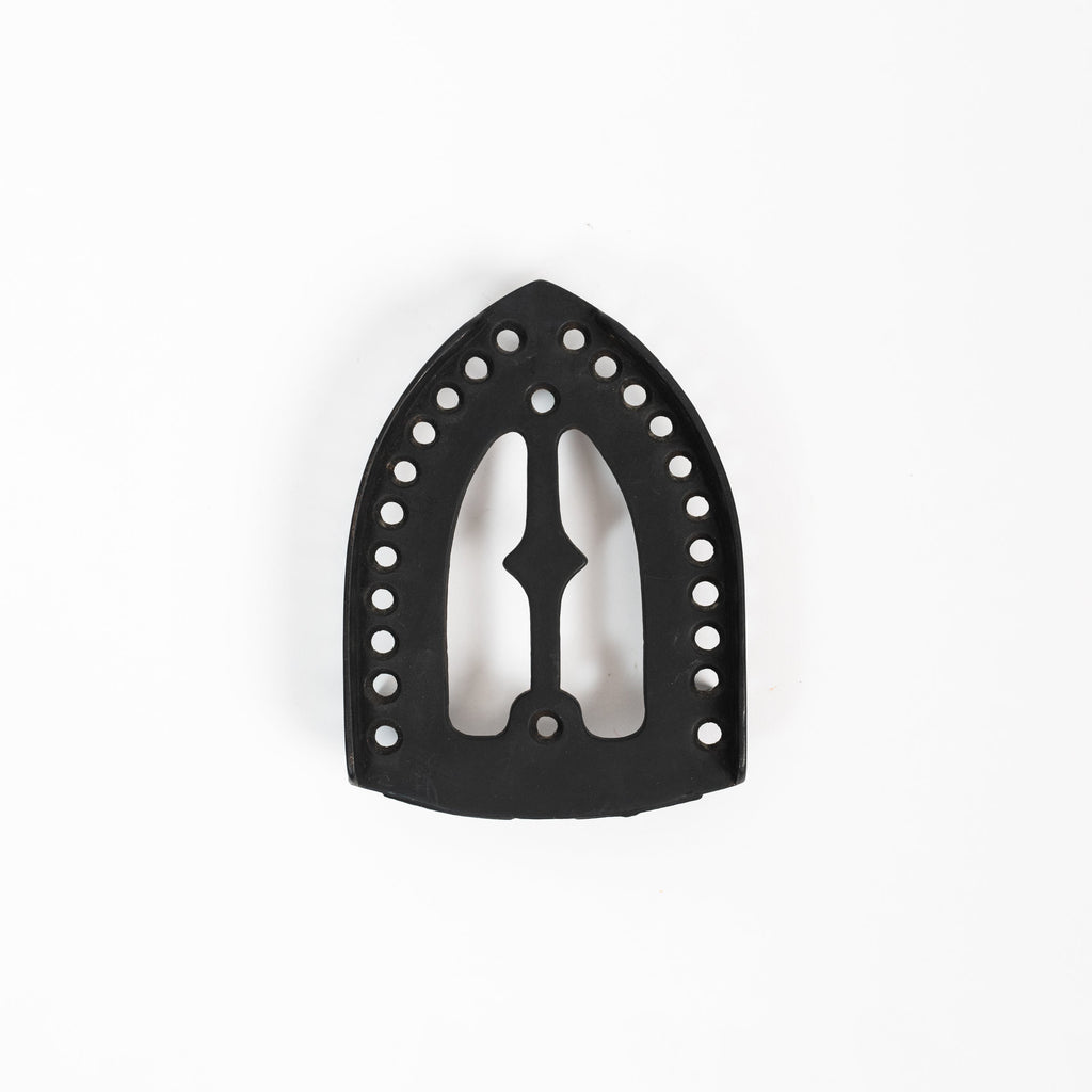 Dessous de plat en fer vintage triste