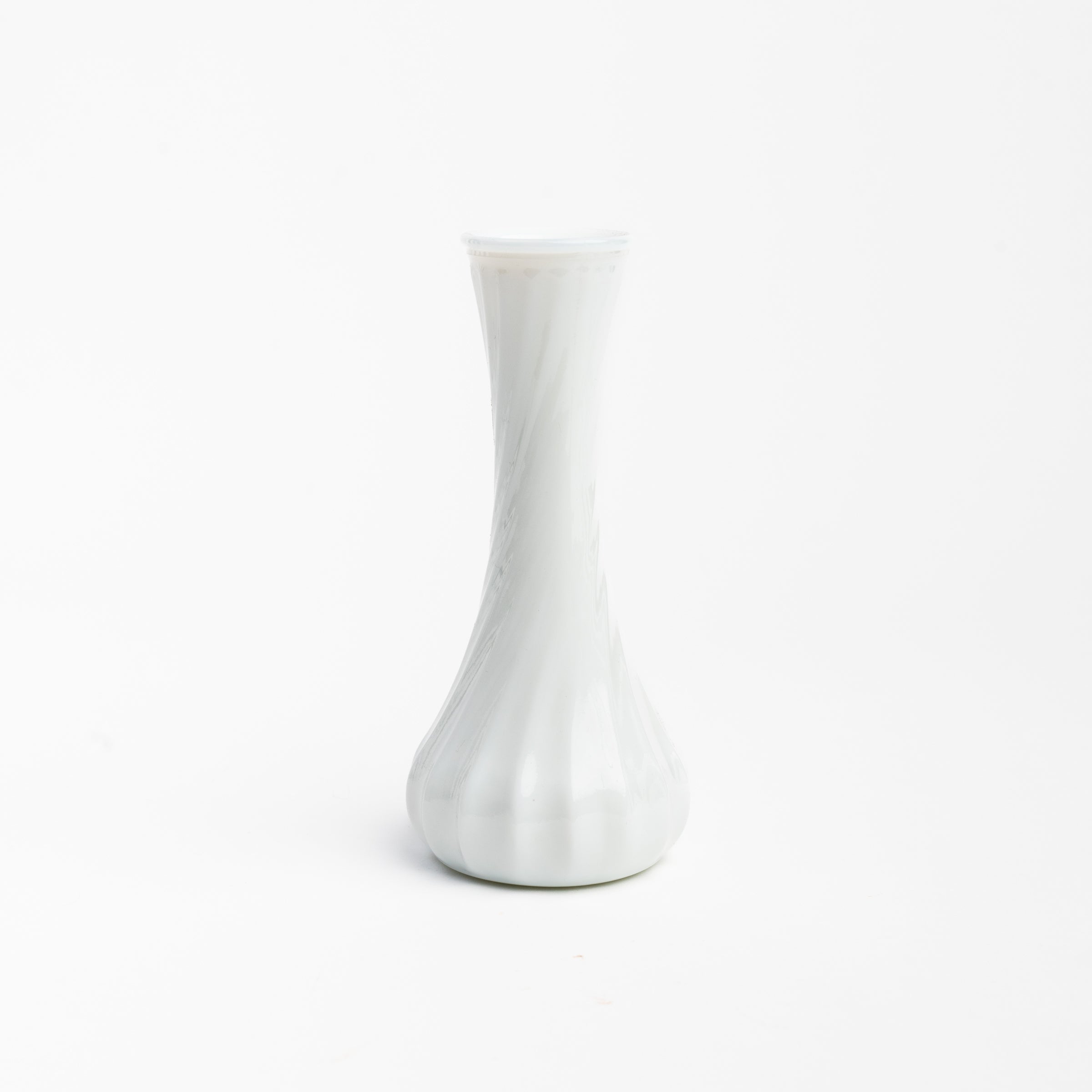 Vase à bourgeons vintage en verre opalin