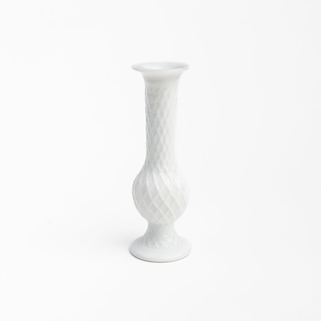 Vase à bourgeons vintage en verre opalin à motif diamant