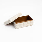 Boîte décorative à panneaux