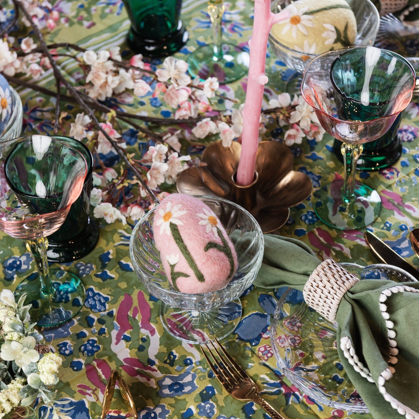 Porte-bougie en forme de fleur forgée