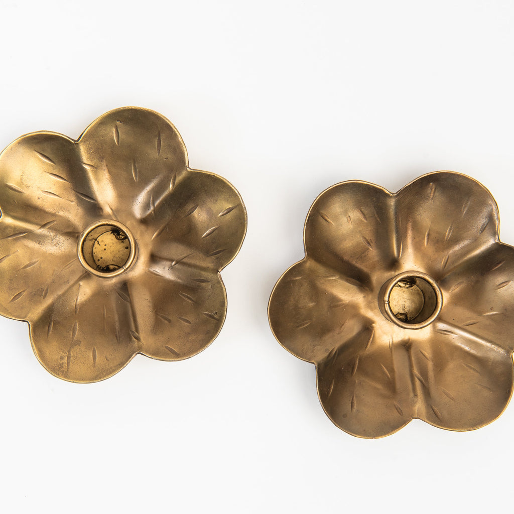 Porte-bougie en forme de fleur forgée