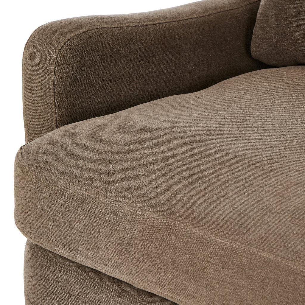 Canapé Aurelia Amber Lewis x Four Hands couleur Broadway Coffee