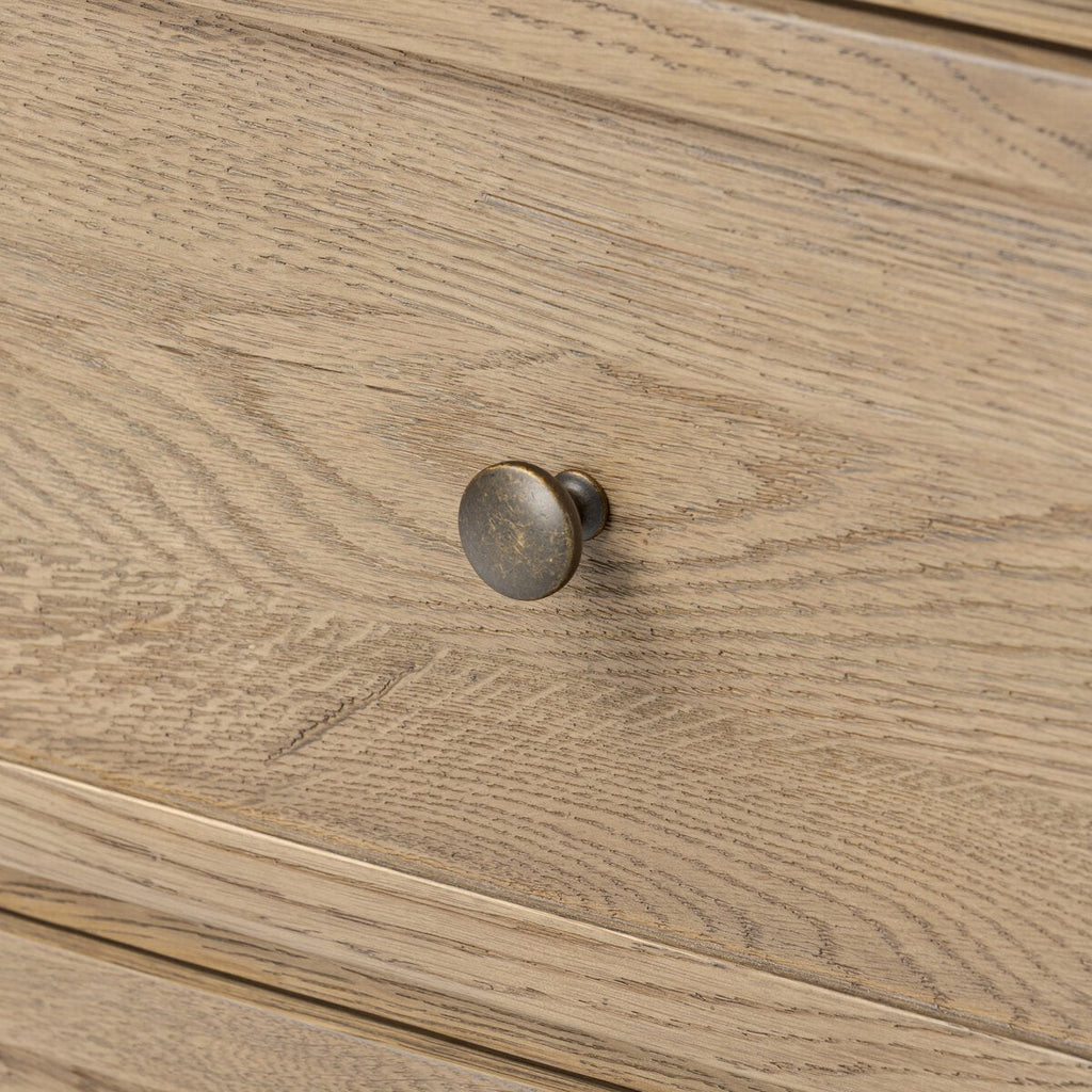 Commode haute Geoffrey d'Amber Lewis x Four Hands en placage de chêne vieilli