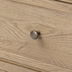 Commode haute Geoffrey d'Amber Lewis x Four Hands en placage de chêne vieilli