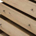 Commode haute Geoffrey d'Amber Lewis x Four Hands en placage de chêne vieilli