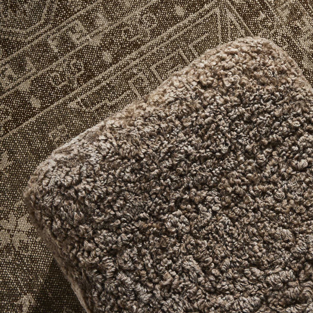 Pouf Oslo Amber Lewis x Four Hands en peau lainée taupe