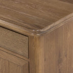 Table de chevet Poppy d'Amber Lewis x Four Hands, couleur marron selle