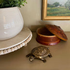 Boîte à tortue en laiton antique