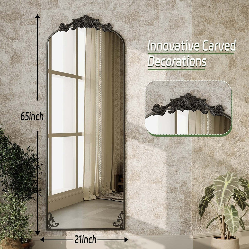 Miroir sur pied arqué à motif floral baroque