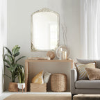 Miroir sur pied arqué en bois massif sculpté