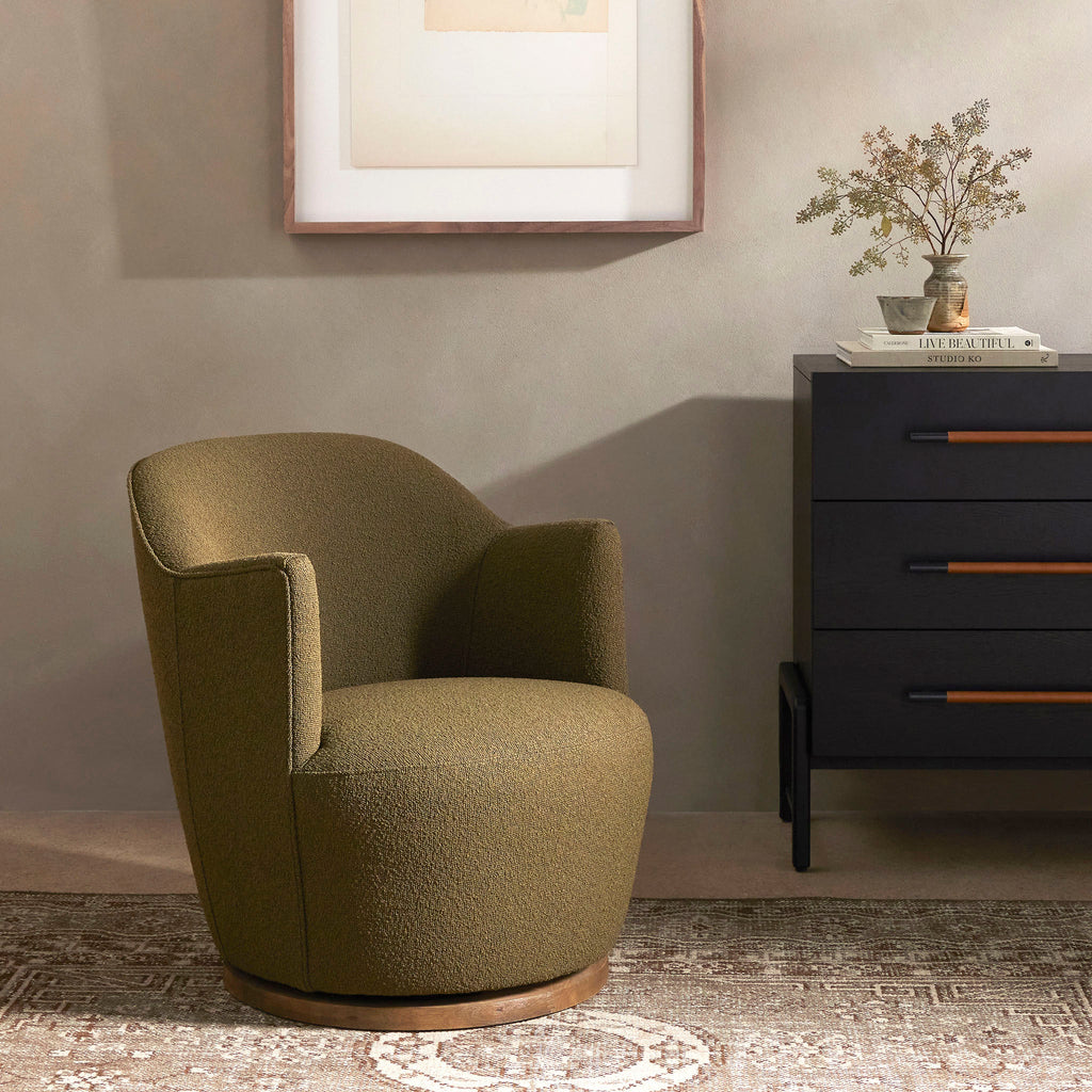 Fauteuil pivotant Four Hands Aurora en boucle olive