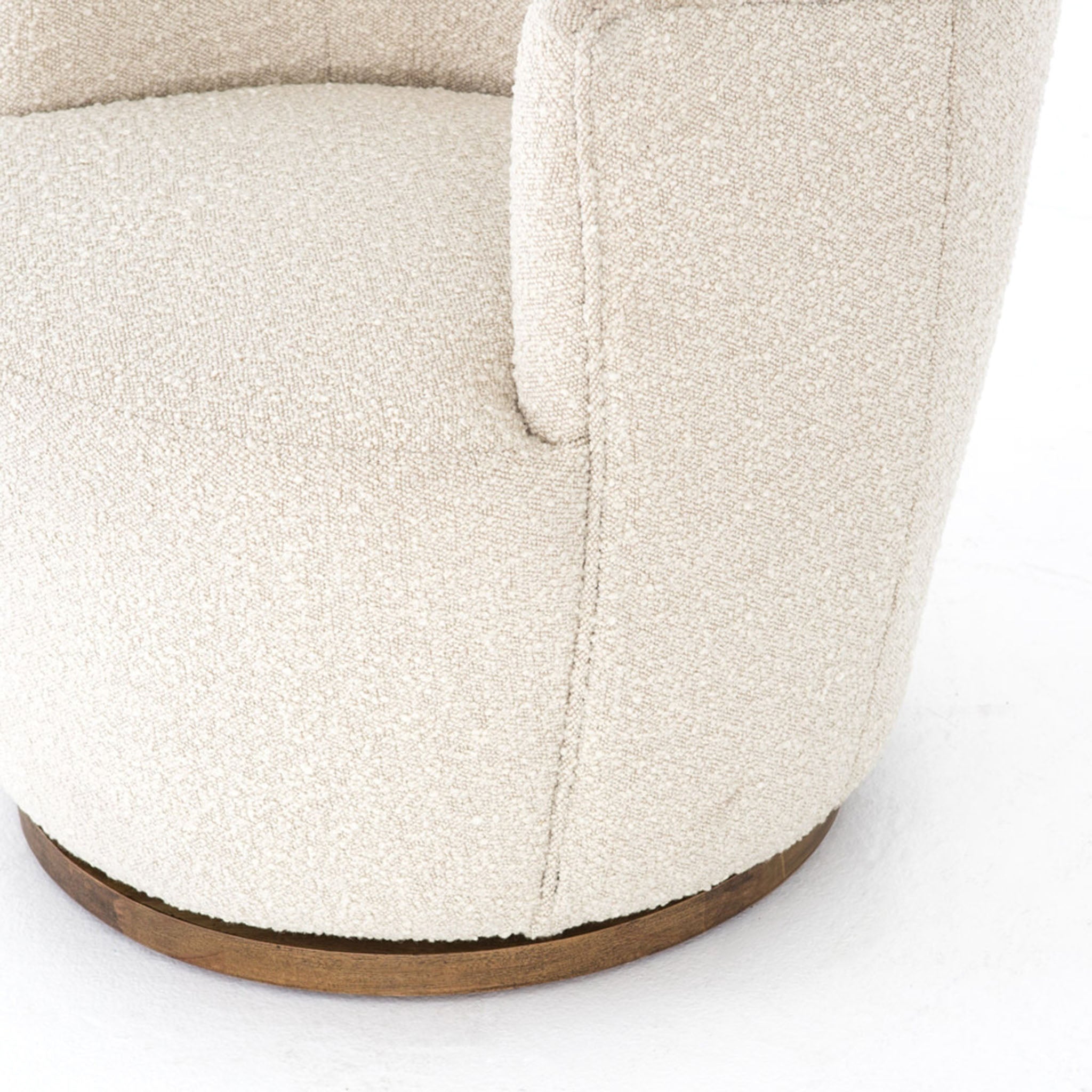 Fauteuil pivotant Aurora de Four Hands, coloris Knoll Natural