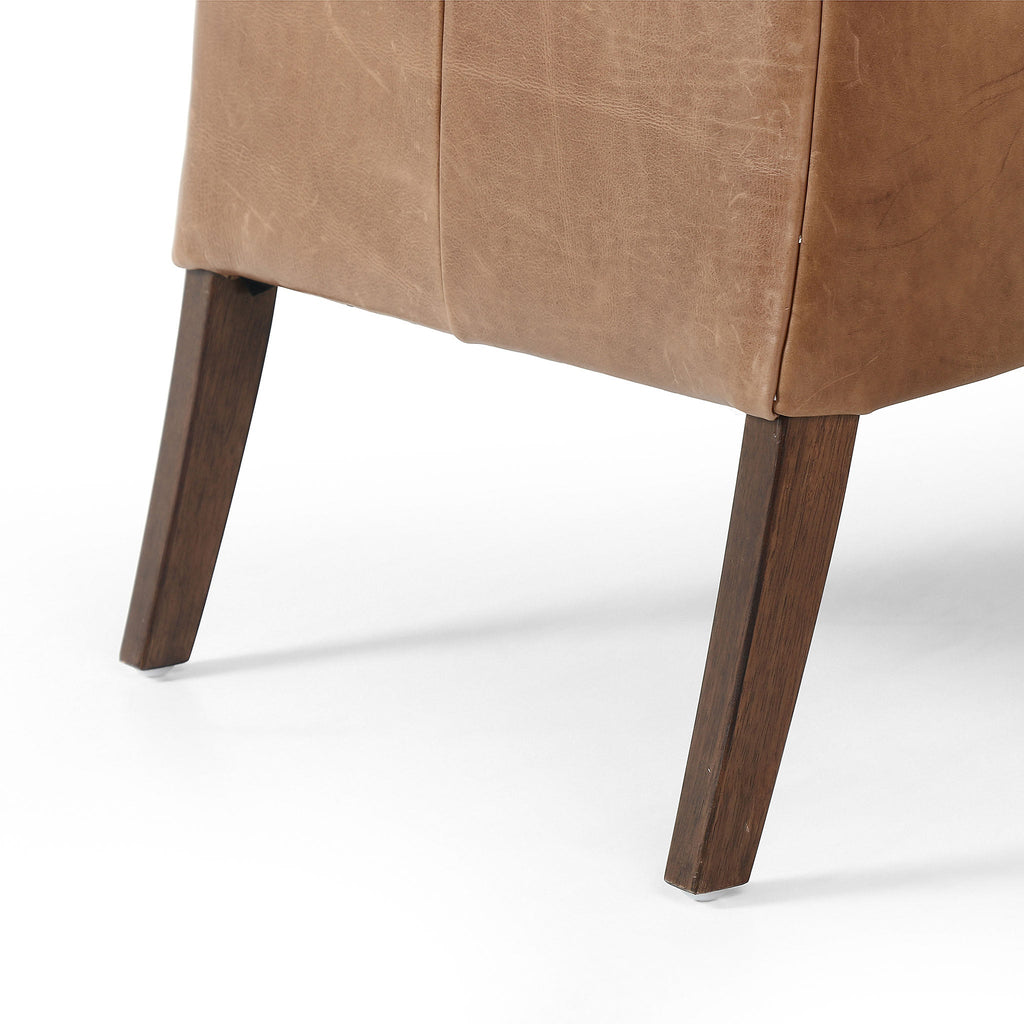 Fauteuil Bauer Four Hands couleur taupe chaud Dakota