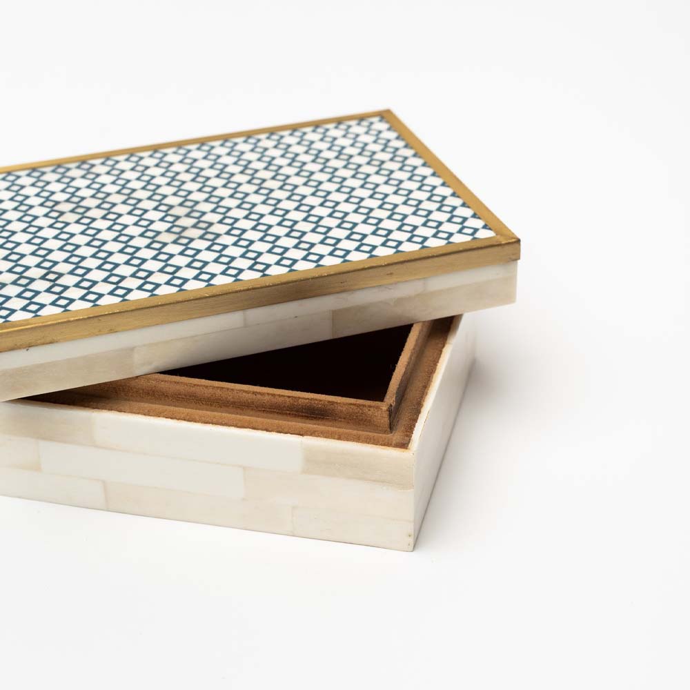 Boîte bleue, en os et en laiton