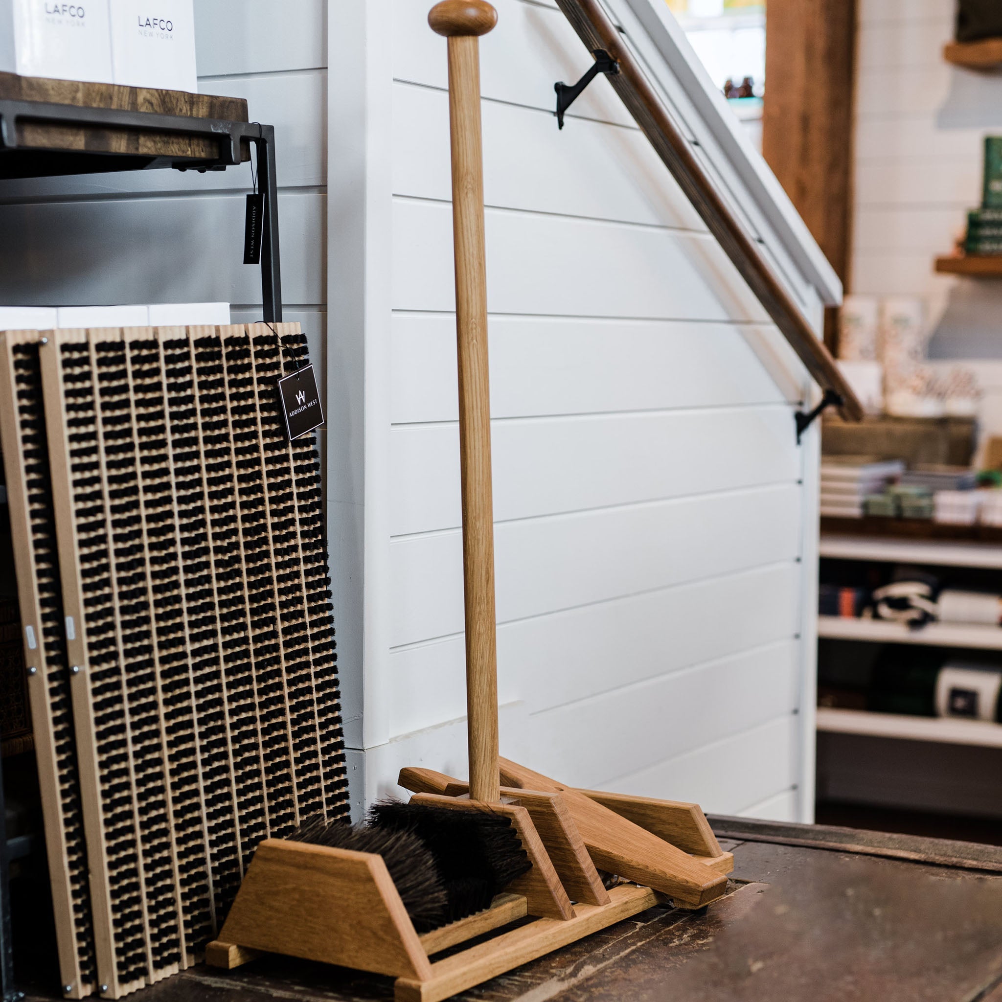 Support pour grattoir à bottes et tire-bottes