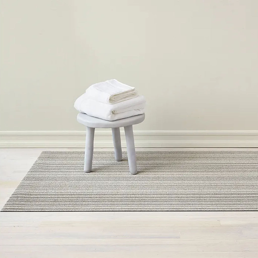 Tapis à poils longs à rayures fines en bouleau de Chilewich 