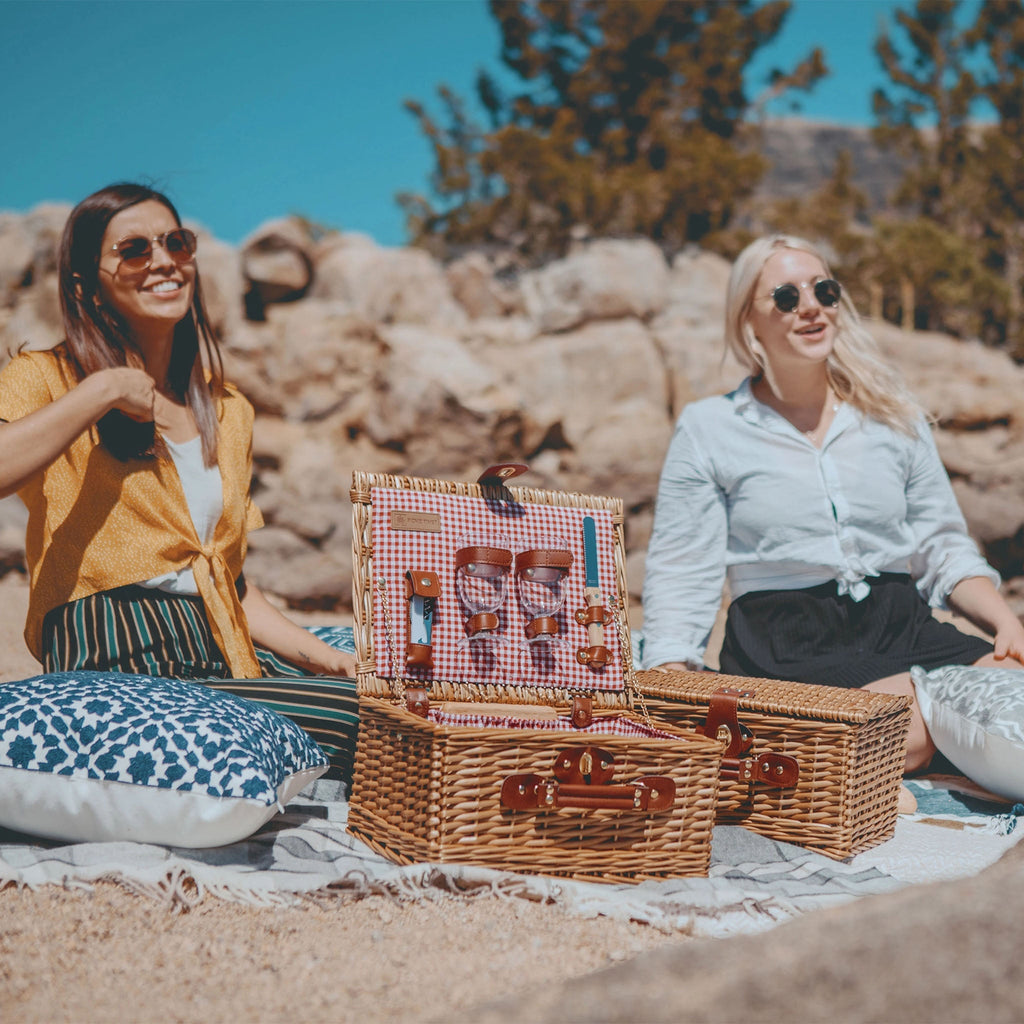Panier de pique-nique classique en osier pour vin et fromage