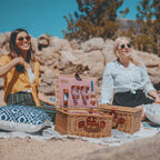 Panier de pique-nique classique en osier pour vin et fromage