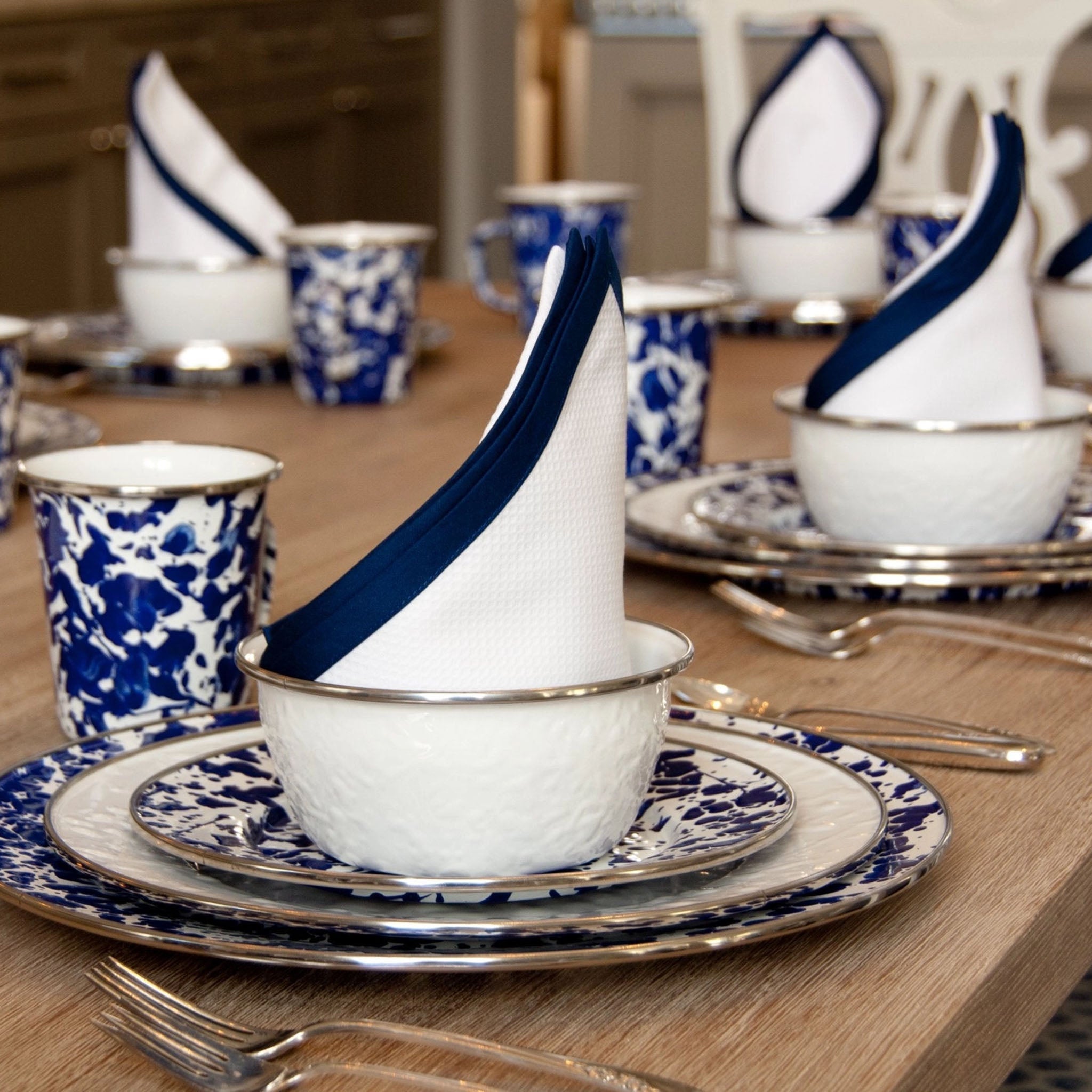 Plateau rond en émail à tourbillon cobalt