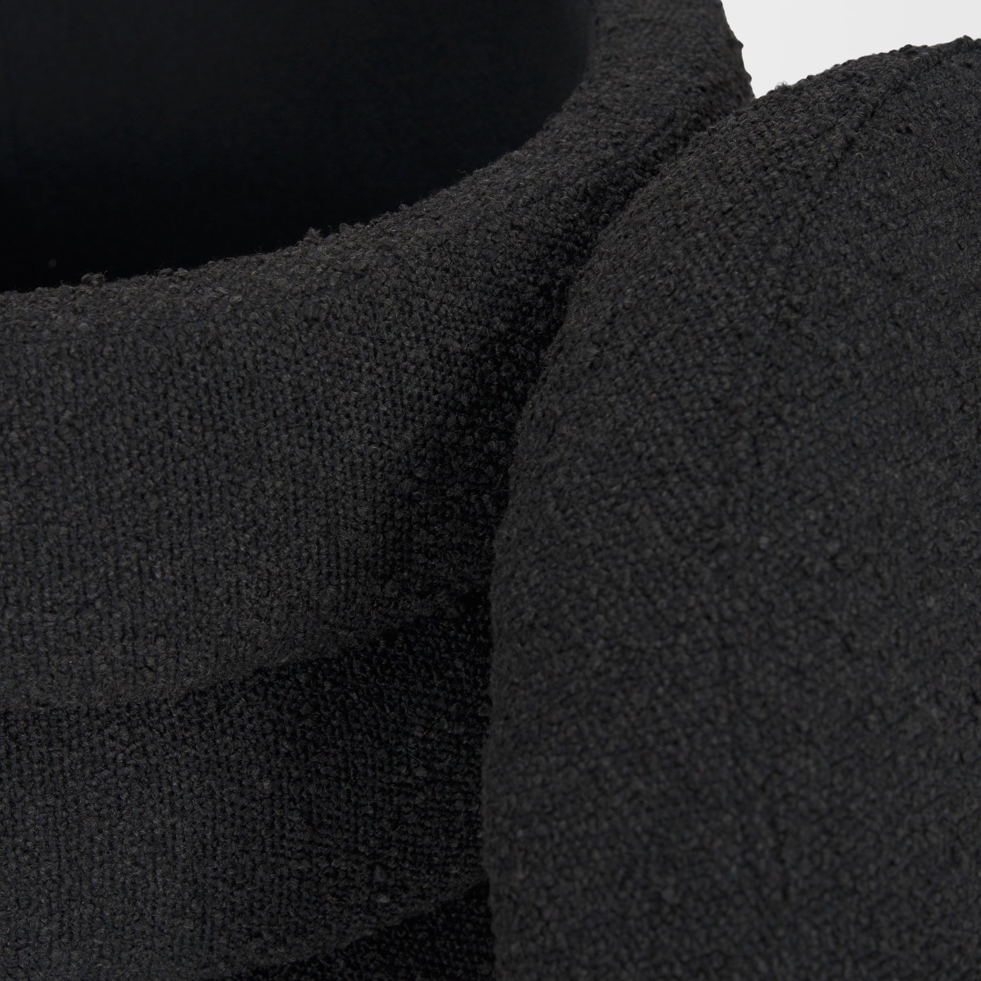 Pouf de rangement Ava en boucle noire