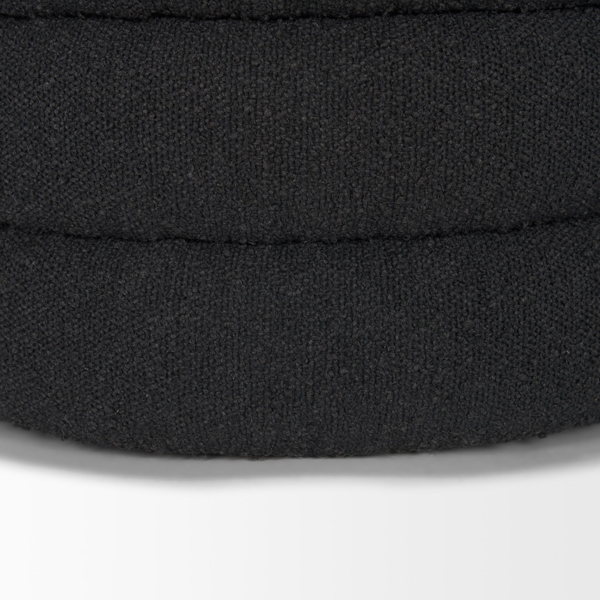 Pouf de rangement Ava en boucle noire