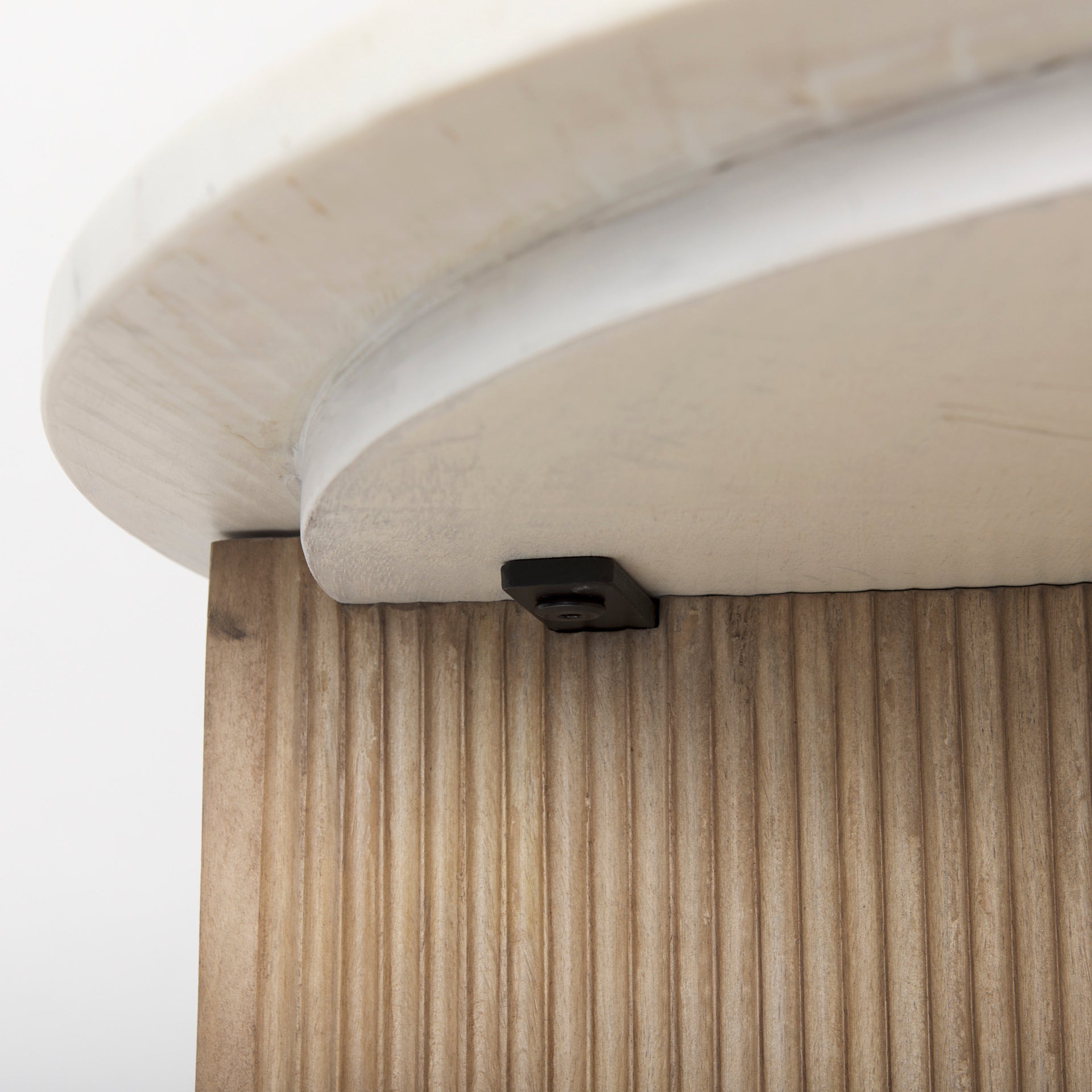 Table d'entrée Empire en marbre avec piètement cannelé