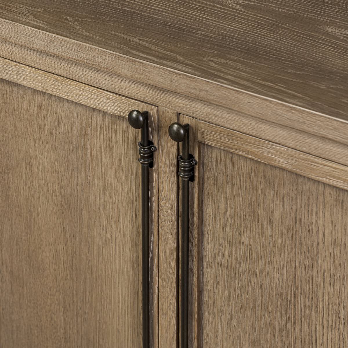 Buffet Four Hands Adley en placage chêne vieilli et blanchi