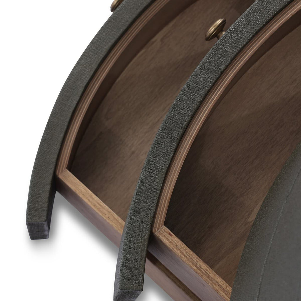 Table de chevet ovale Amelia de Four Hands en lin laqué vert foncé