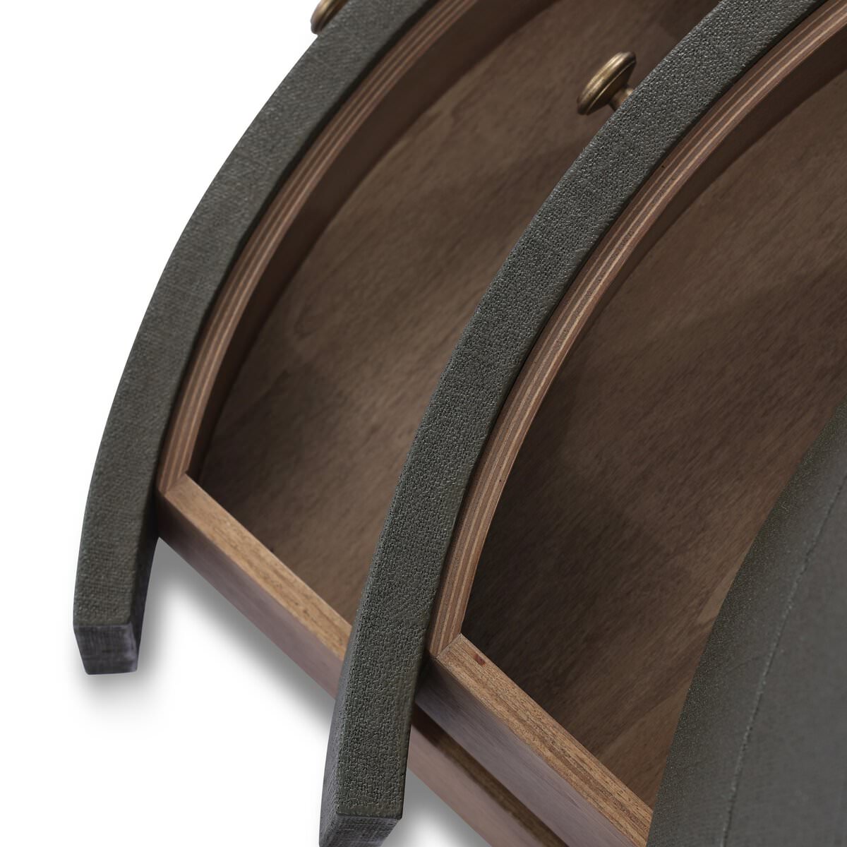 Table de chevet ovale Amelia de Four Hands en lin laqué vert foncé