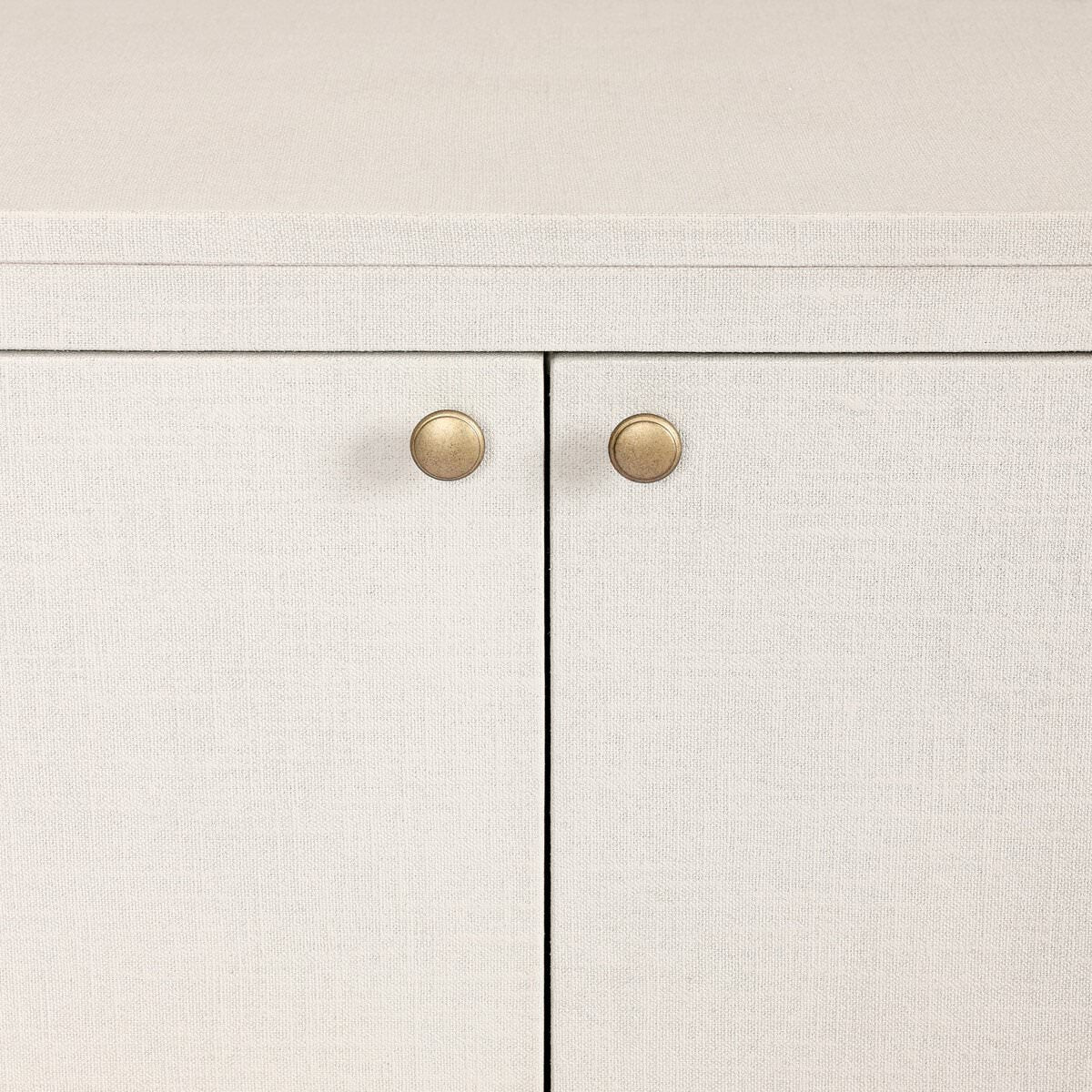 Buffet Amelia de Four Hands en lin peint ivoire