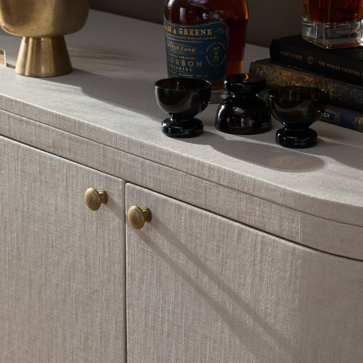 Buffet Amelia de Four Hands en lin peint ivoire