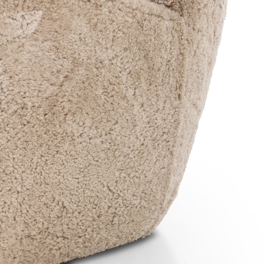 Fauteuil Amélie Four Hands en peau lainée beige